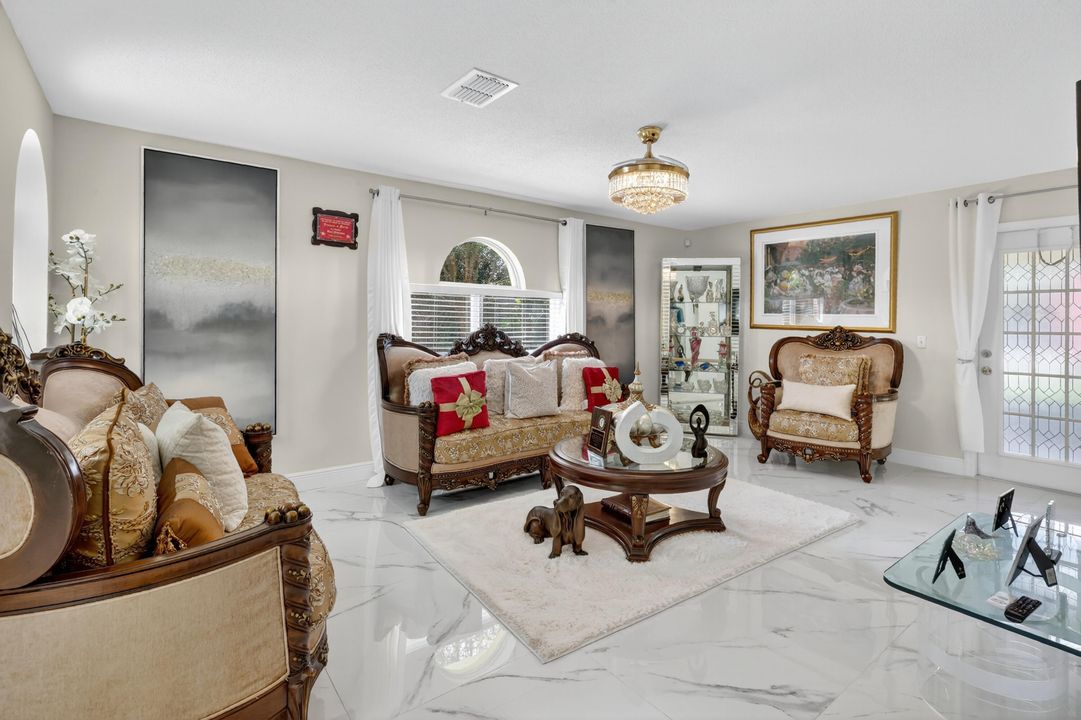 出租: $3,500 (5 贝兹, 2 浴室, 2229 平方英尺)