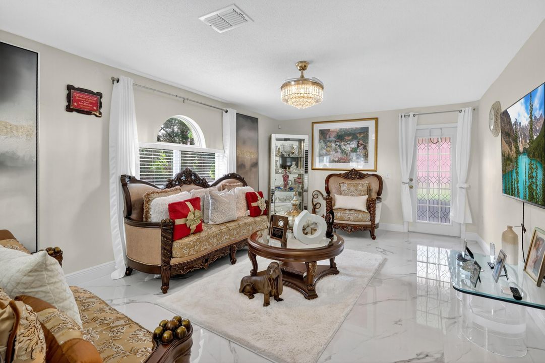 出租: $3,500 (5 贝兹, 2 浴室, 2229 平方英尺)