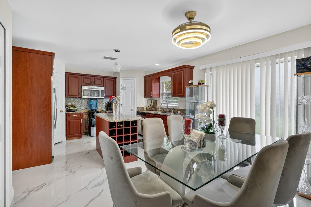 出租: $3,500 (5 贝兹, 2 浴室, 2229 平方英尺)