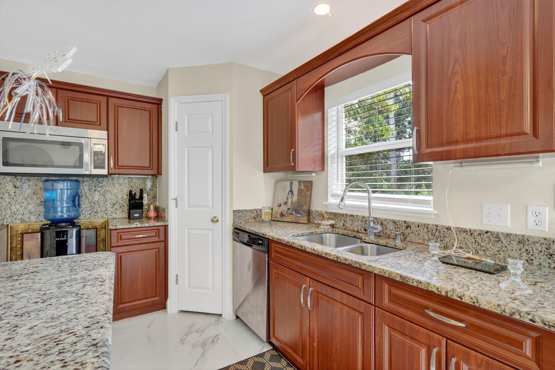 出租: $3,500 (5 贝兹, 2 浴室, 2229 平方英尺)