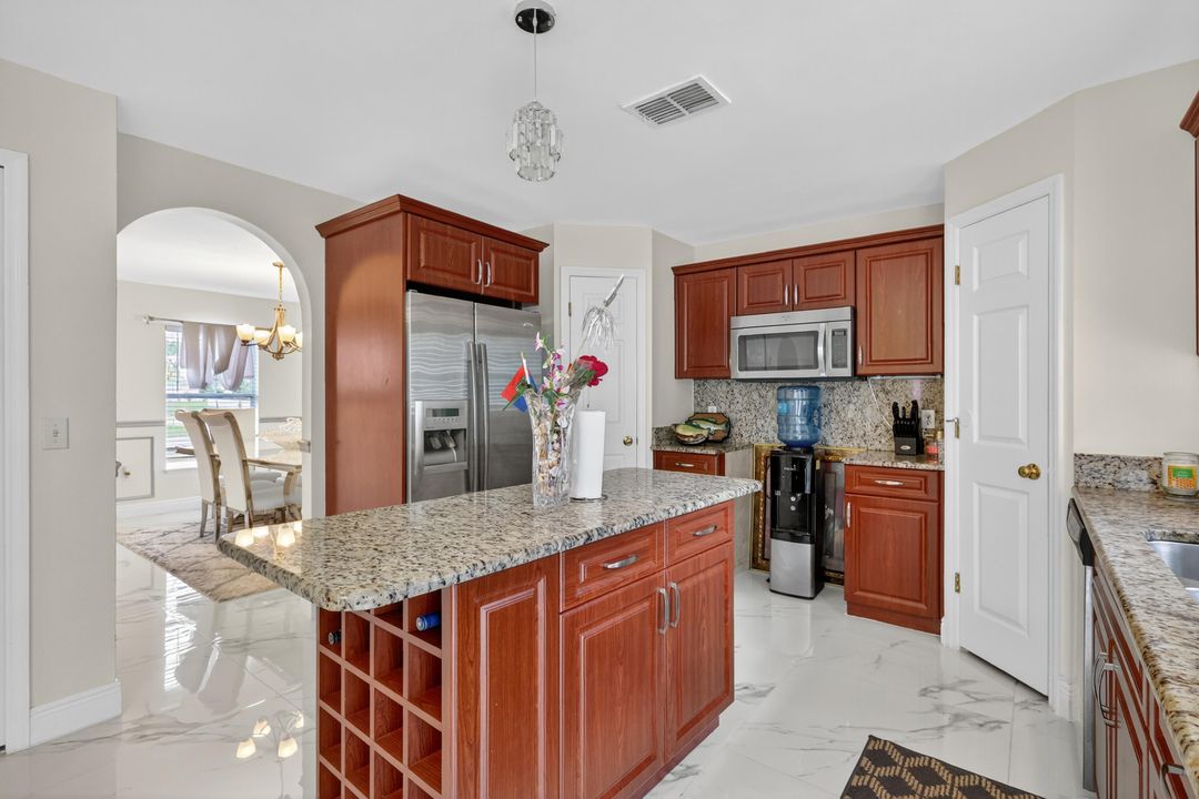 出租: $3,500 (5 贝兹, 2 浴室, 2229 平方英尺)