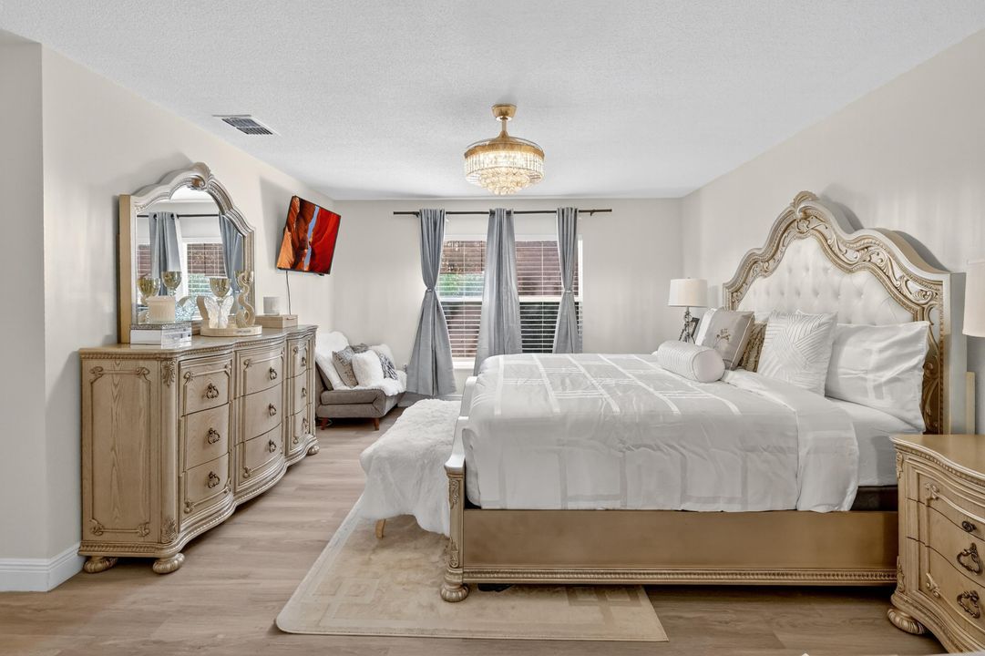 出租: $3,500 (5 贝兹, 2 浴室, 2229 平方英尺)