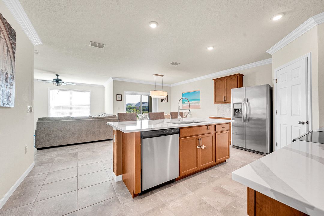 На продажу: $410,000 (4 спален, 2 ванн, 1846 Квадратных фут)