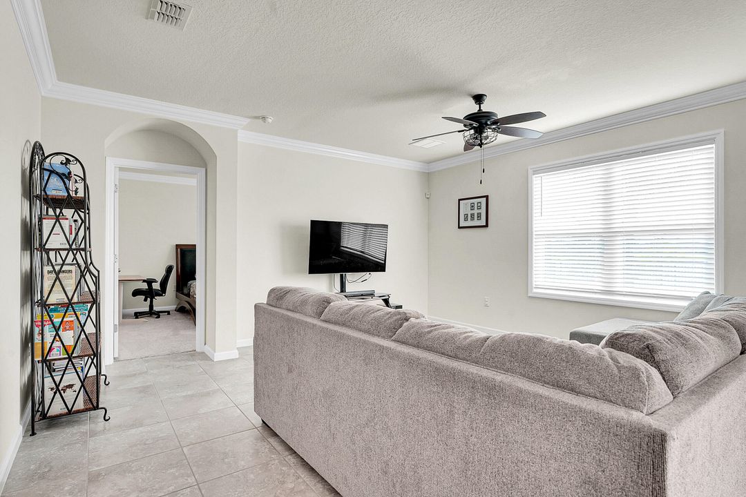 На продажу: $410,000 (4 спален, 2 ванн, 1846 Квадратных фут)