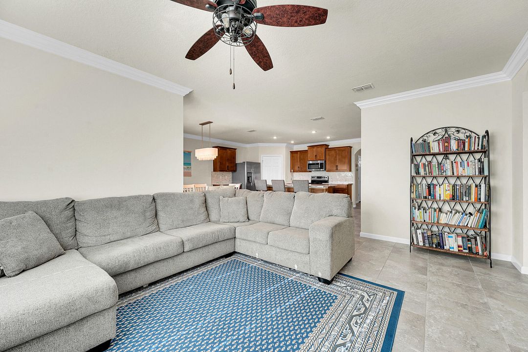 На продажу: $410,000 (4 спален, 2 ванн, 1846 Квадратных фут)