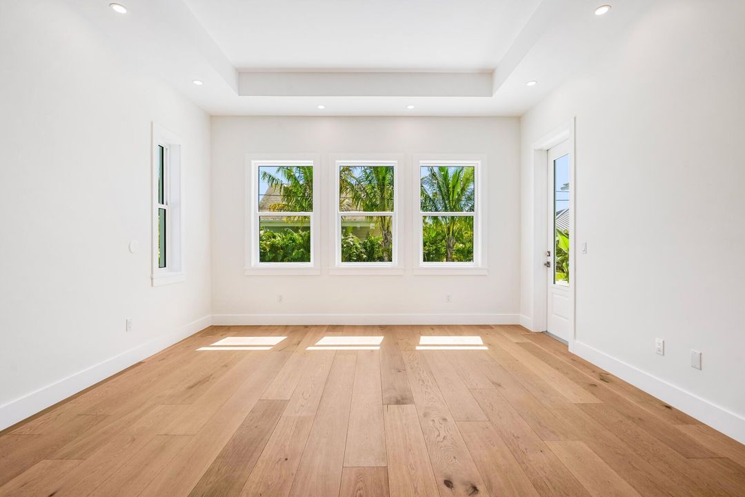 For Sale: $2,695,000 (3 beds, 3 baths, 2834 Square Feet)