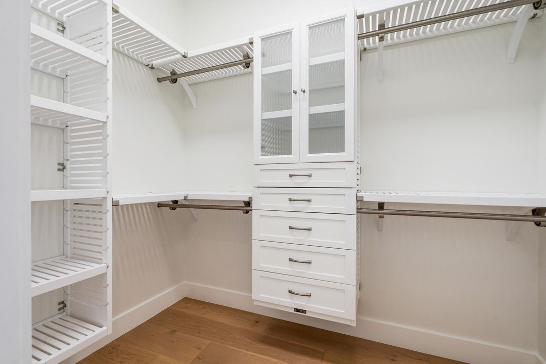 For Sale: $2,695,000 (3 beds, 3 baths, 2834 Square Feet)