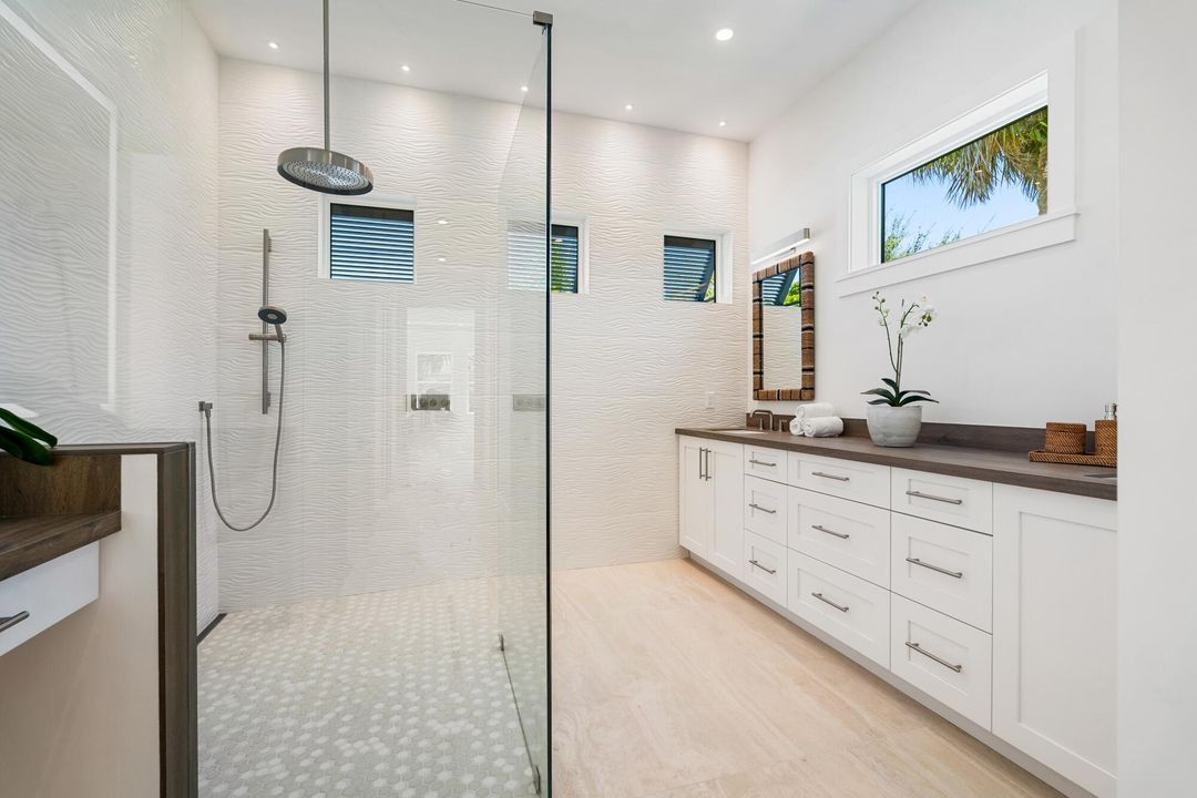 For Sale: $2,695,000 (3 beds, 3 baths, 2834 Square Feet)