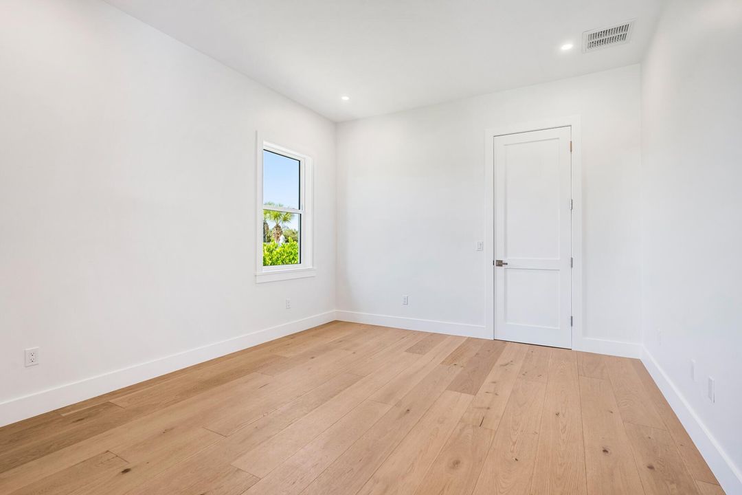 For Sale: $2,695,000 (3 beds, 3 baths, 2834 Square Feet)