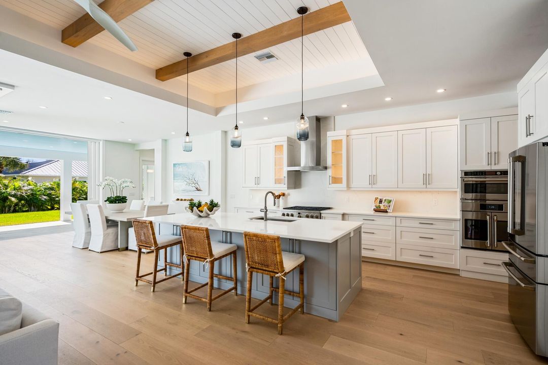 For Sale: $2,695,000 (3 beds, 3 baths, 2834 Square Feet)