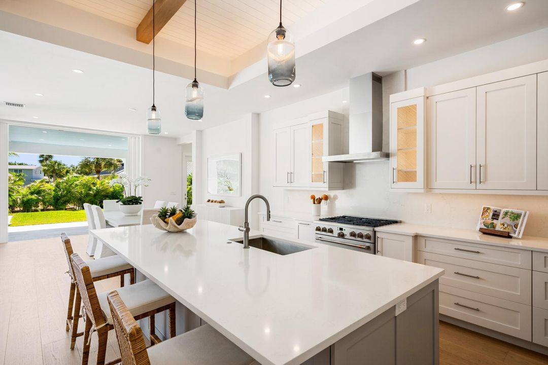 For Sale: $2,695,000 (3 beds, 3 baths, 2834 Square Feet)