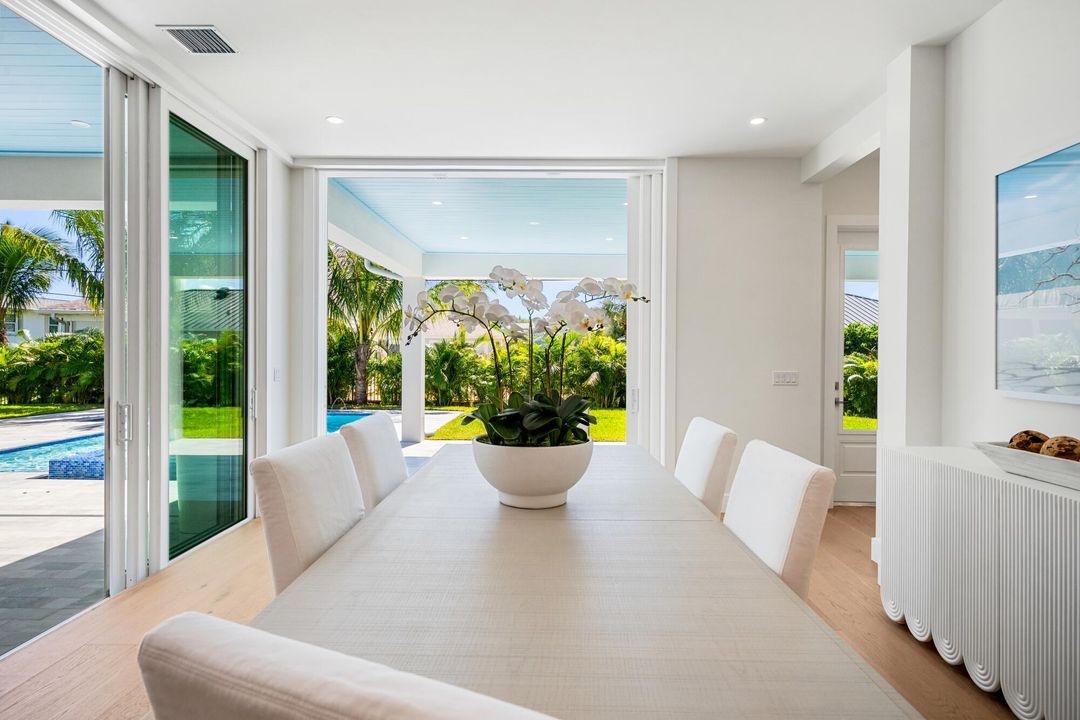 For Sale: $2,695,000 (3 beds, 3 baths, 2834 Square Feet)