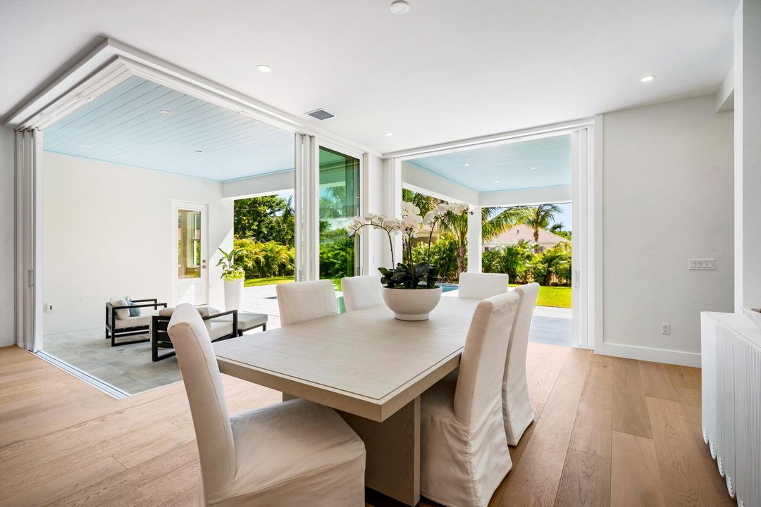 For Sale: $2,695,000 (3 beds, 3 baths, 2834 Square Feet)