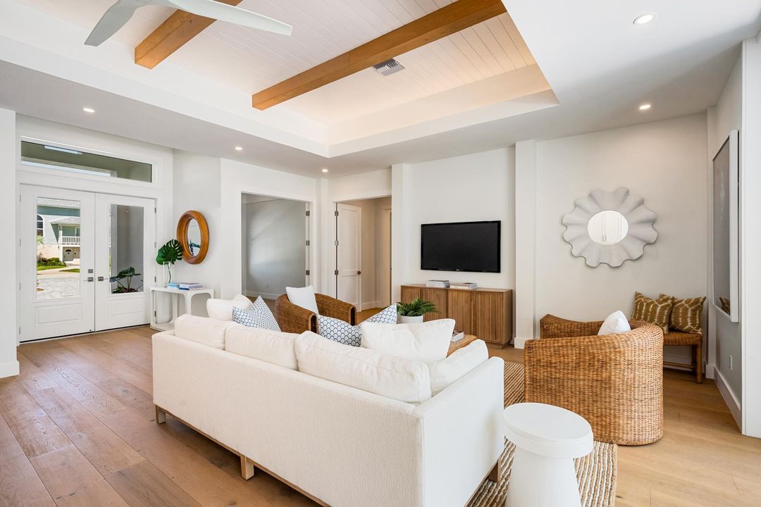 For Sale: $2,695,000 (3 beds, 3 baths, 2834 Square Feet)