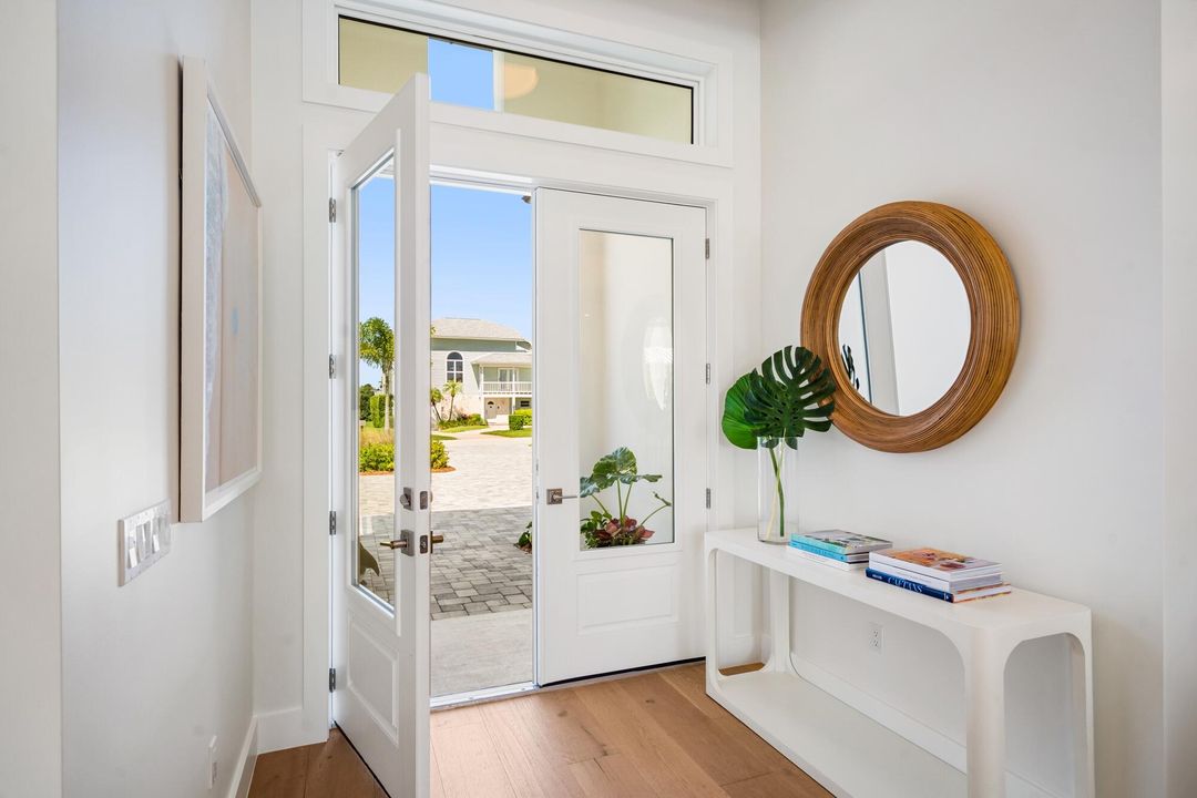 For Sale: $2,695,000 (3 beds, 3 baths, 2834 Square Feet)