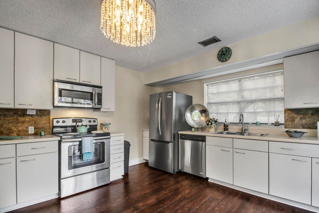 For Sale: $419,900 (2 beds, 3 baths, 1532 Square Feet)