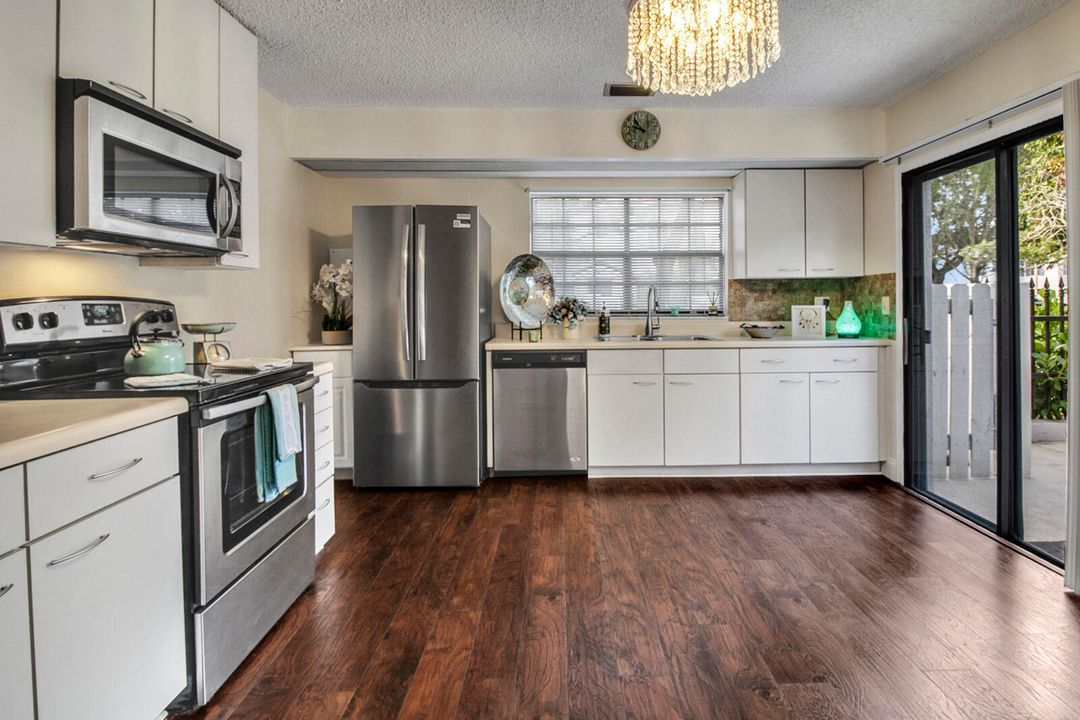 For Sale: $419,900 (2 beds, 3 baths, 1532 Square Feet)