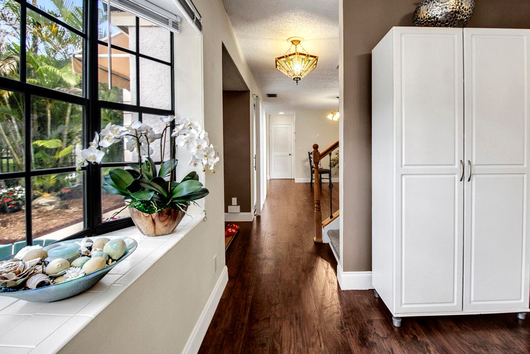 For Sale: $419,900 (2 beds, 3 baths, 1532 Square Feet)