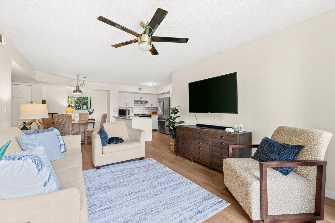 For Sale: $289,900 (2 beds, 2 baths, 1036 Square Feet)