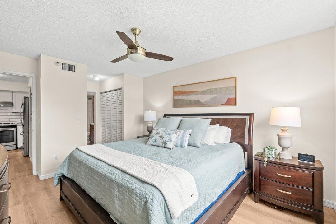 For Sale: $289,900 (2 beds, 2 baths, 1036 Square Feet)