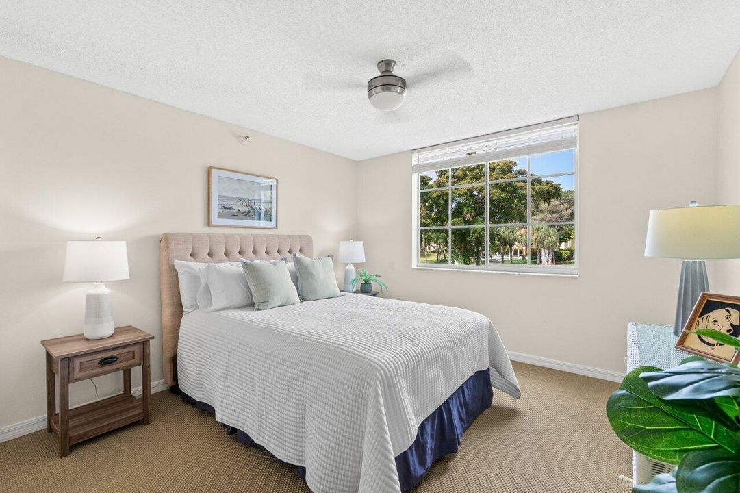 For Sale: $289,900 (2 beds, 2 baths, 1036 Square Feet)