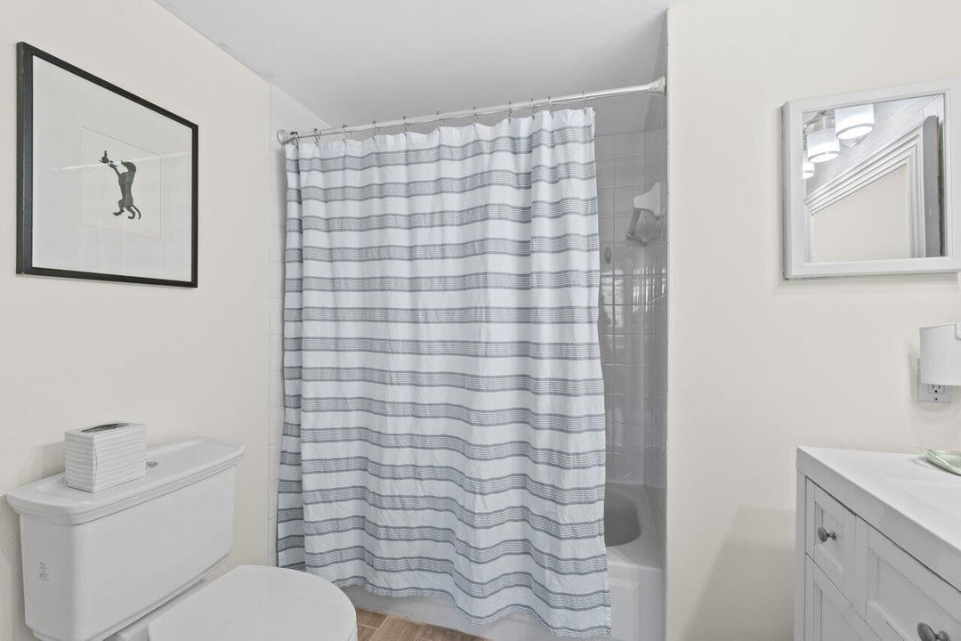 For Sale: $289,900 (2 beds, 2 baths, 1036 Square Feet)