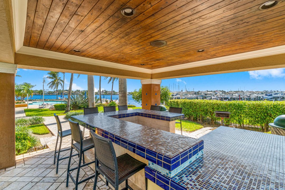 For Sale: $289,900 (2 beds, 2 baths, 1036 Square Feet)