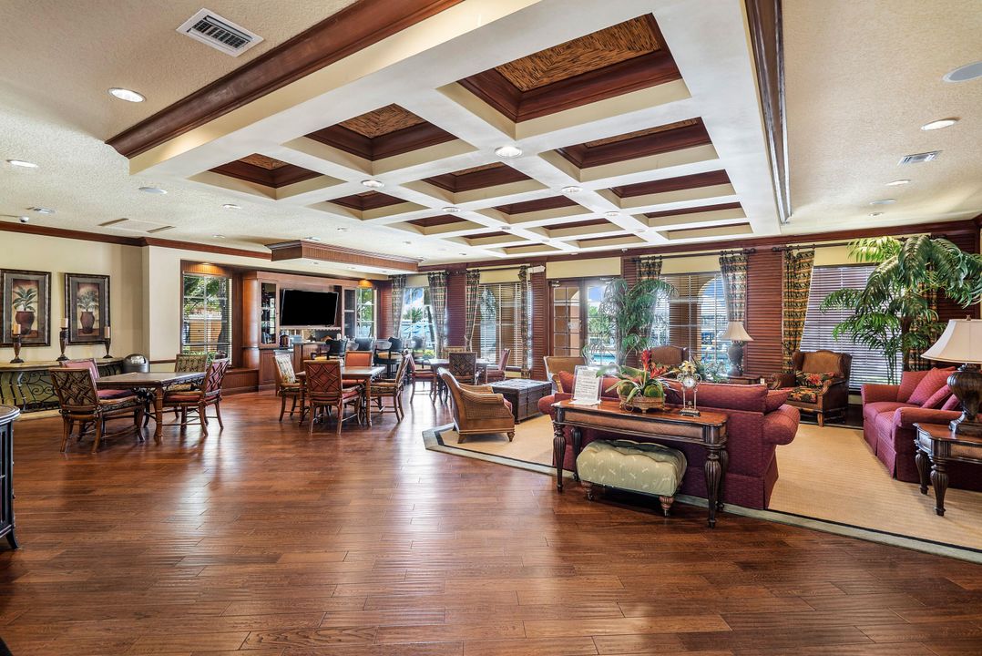 For Sale: $289,900 (2 beds, 2 baths, 1036 Square Feet)