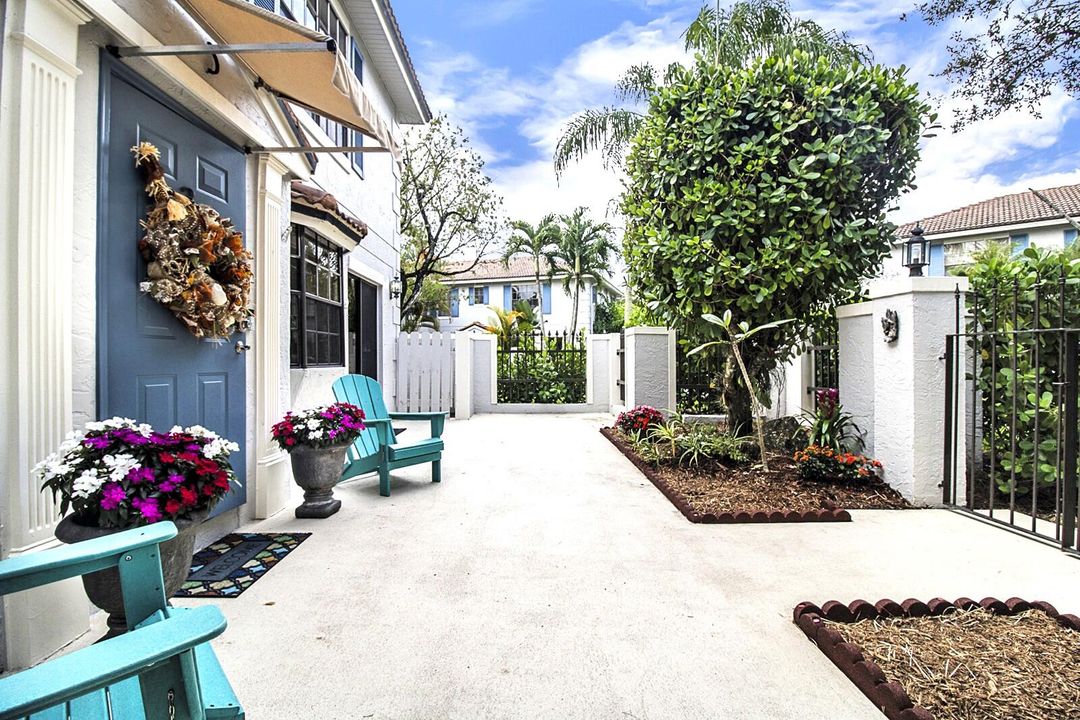 For Sale: $419,900 (2 beds, 3 baths, 1532 Square Feet)