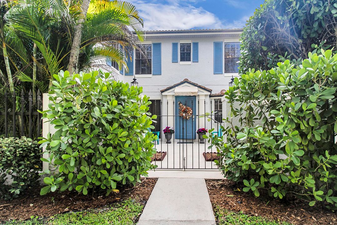 For Sale: $419,900 (2 beds, 3 baths, 1532 Square Feet)