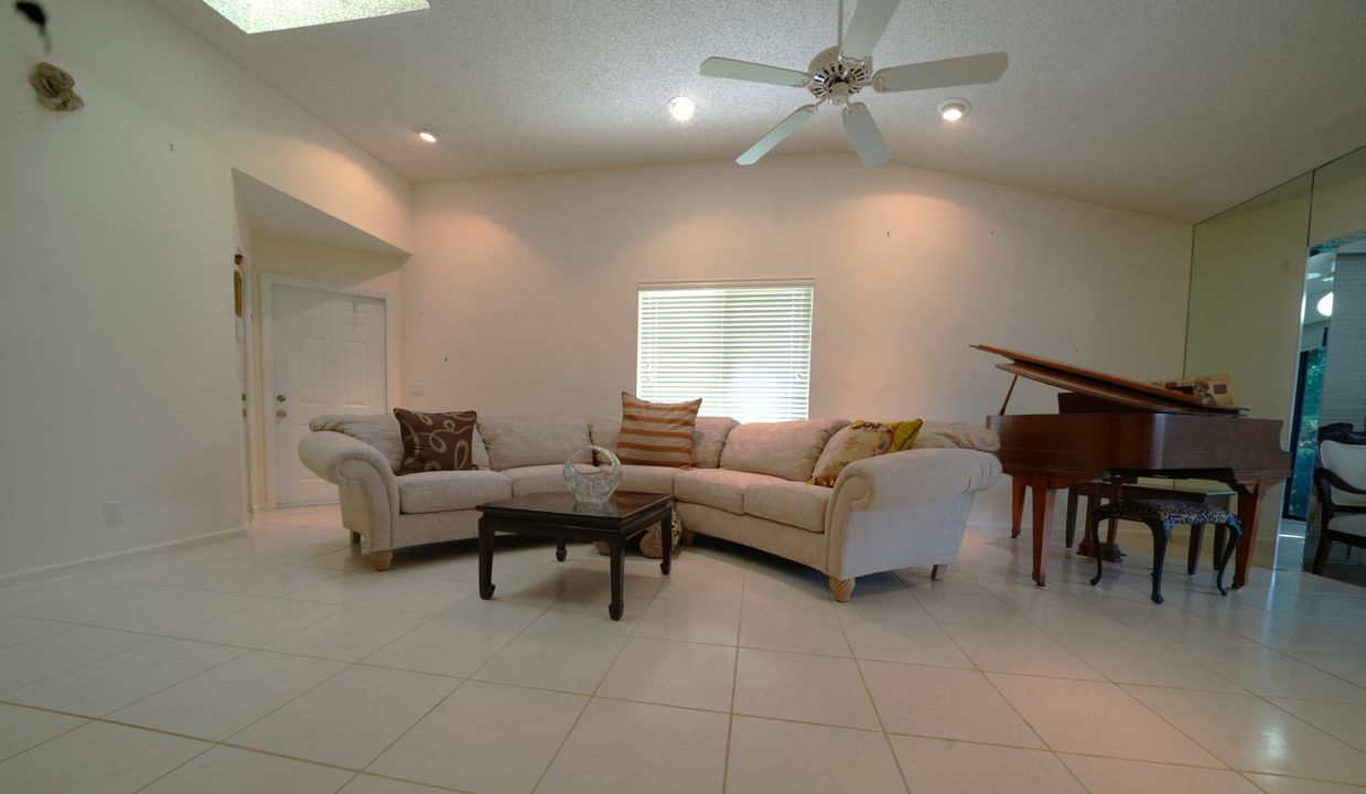 For Sale: $249,500 (3 beds, 2 baths, 1600 Square Feet)