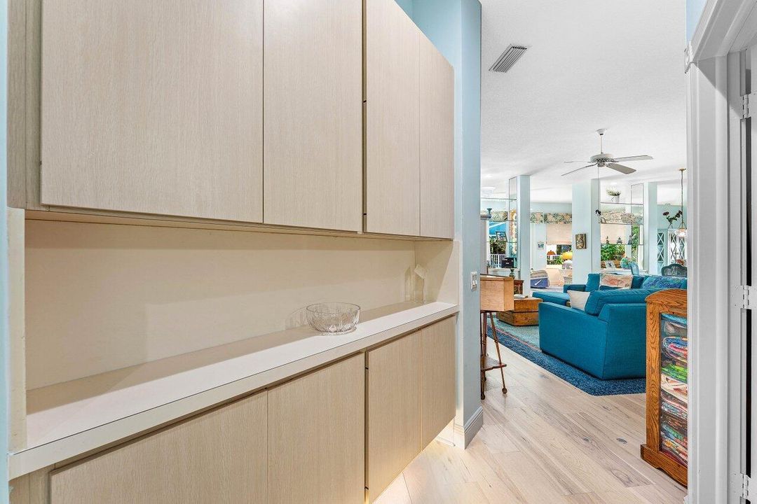 待售: $796,999 (3 贝兹, 2 浴室, 1975 平方英尺)