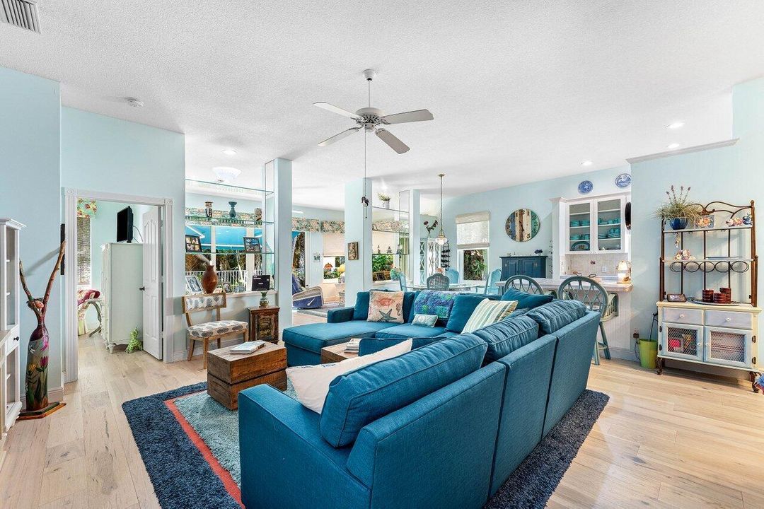 待售: $796,999 (3 贝兹, 2 浴室, 1975 平方英尺)