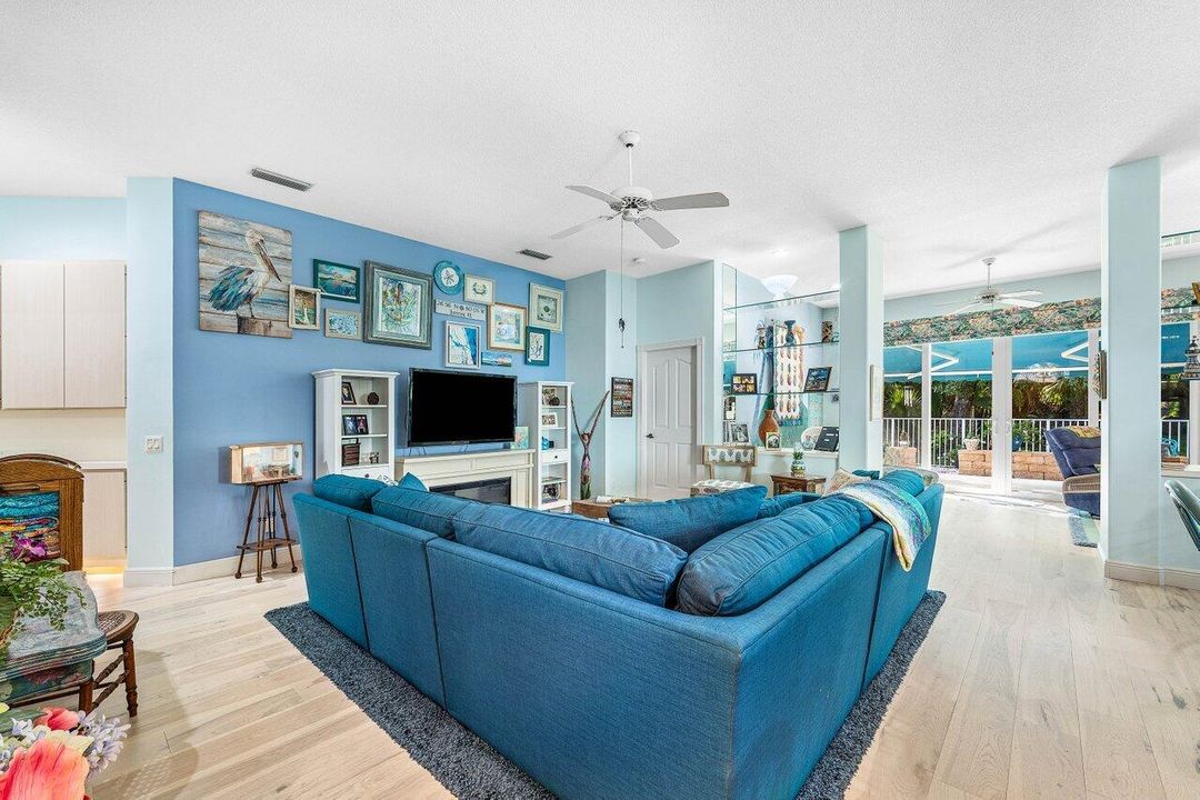 待售: $796,999 (3 贝兹, 2 浴室, 1975 平方英尺)