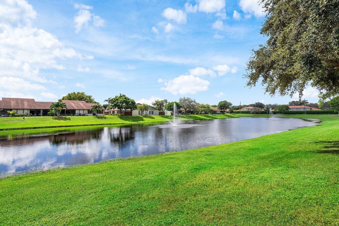 Active With Contract: $225,000 (2 beds, 2 baths, 1182 Square Feet)