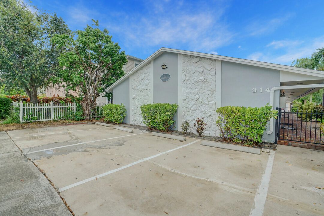 出租: $1,800 (1 贝兹, 1 浴室, 609 平方英尺)