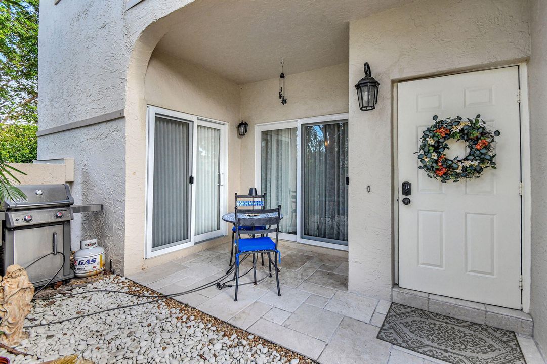 For Sale: $375,500 (2 beds, 2 baths, 1108 Square Feet)