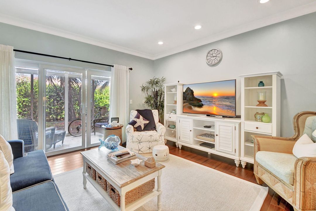 For Sale: $375,500 (2 beds, 2 baths, 1108 Square Feet)