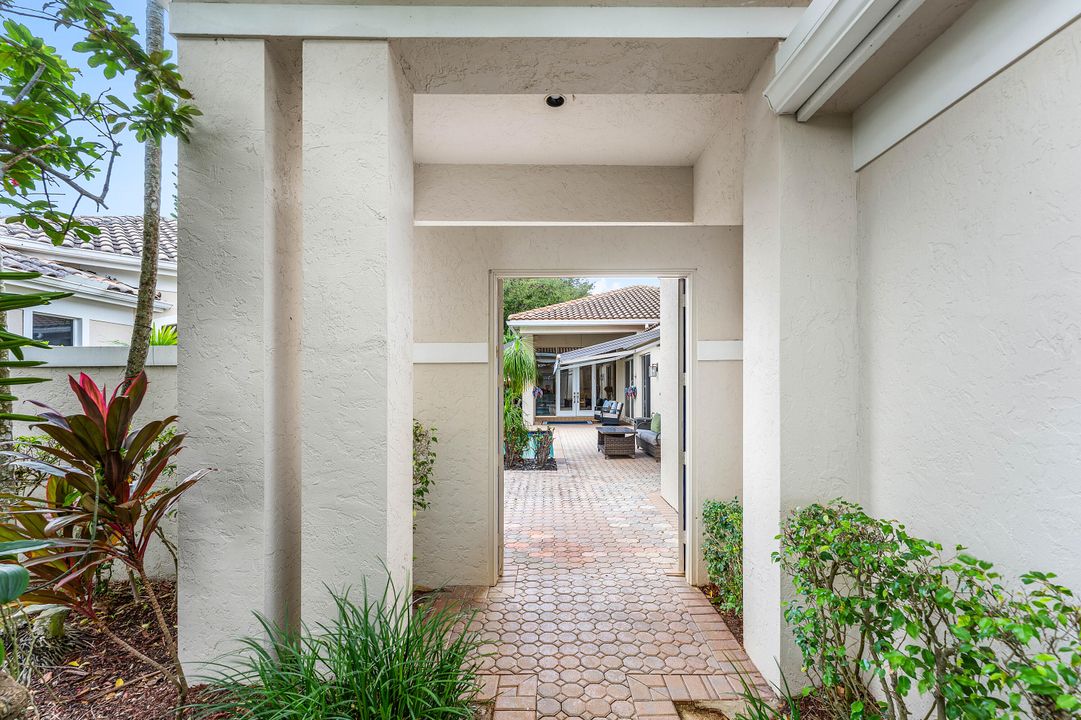 Activo con contrato: $14,000 (3 camas, 2 baños, 2079 Pies cuadrados)