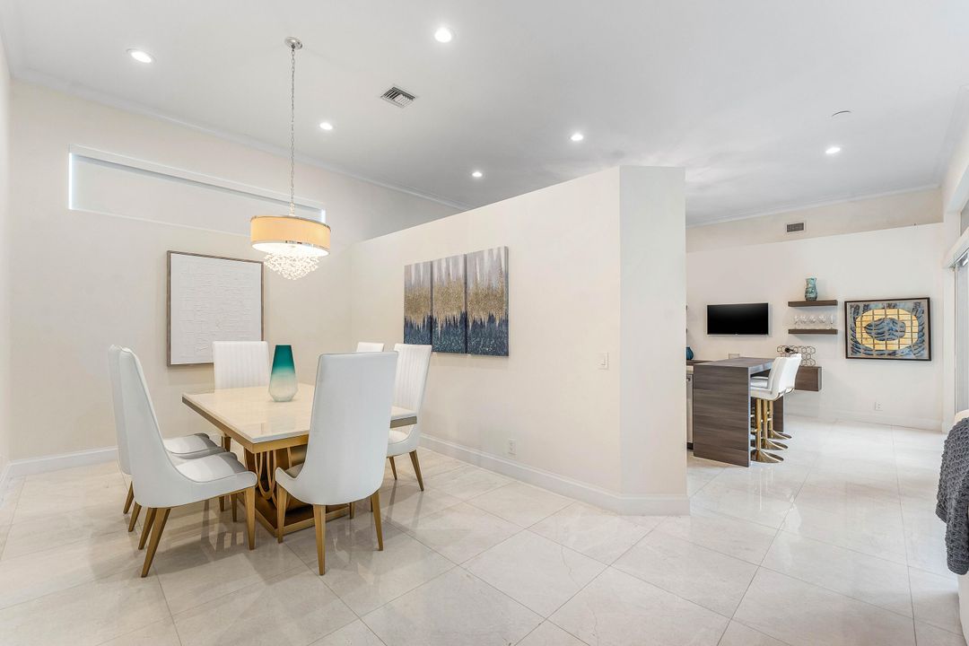 Activo con contrato: $14,000 (3 camas, 2 baños, 2079 Pies cuadrados)