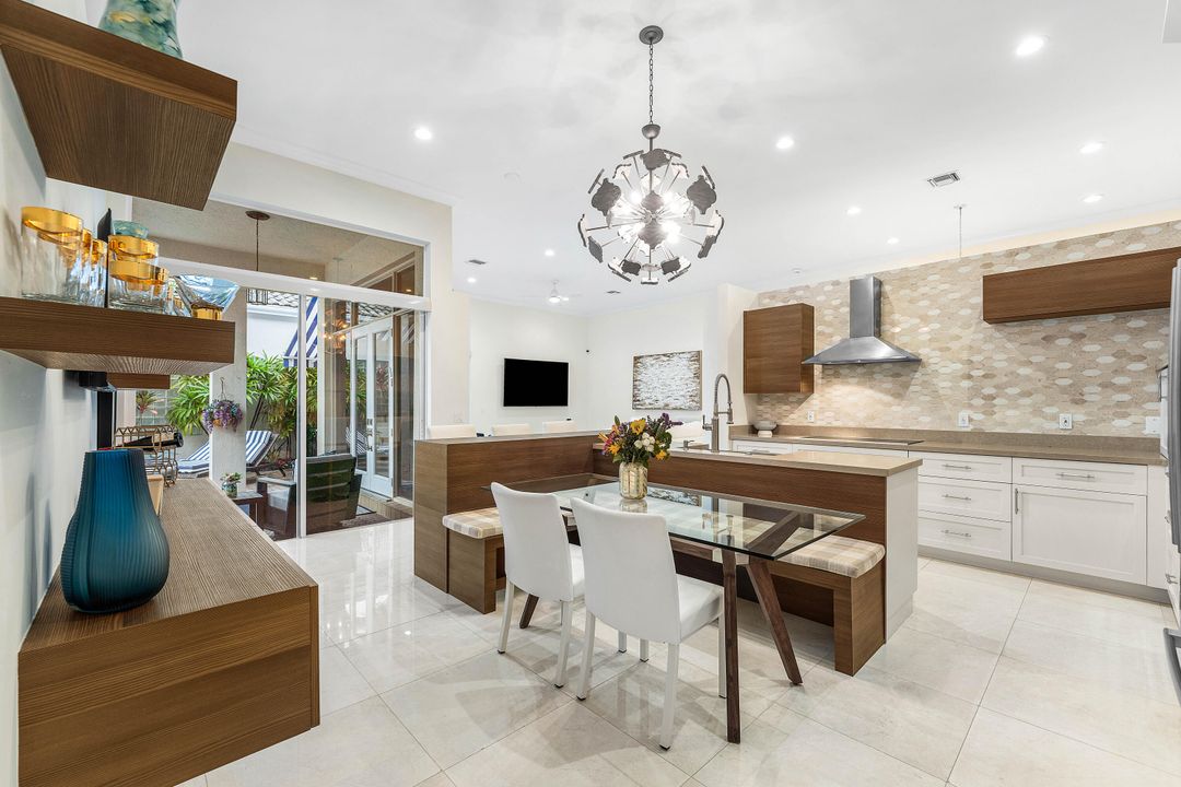 Activo con contrato: $14,000 (3 camas, 2 baños, 2079 Pies cuadrados)