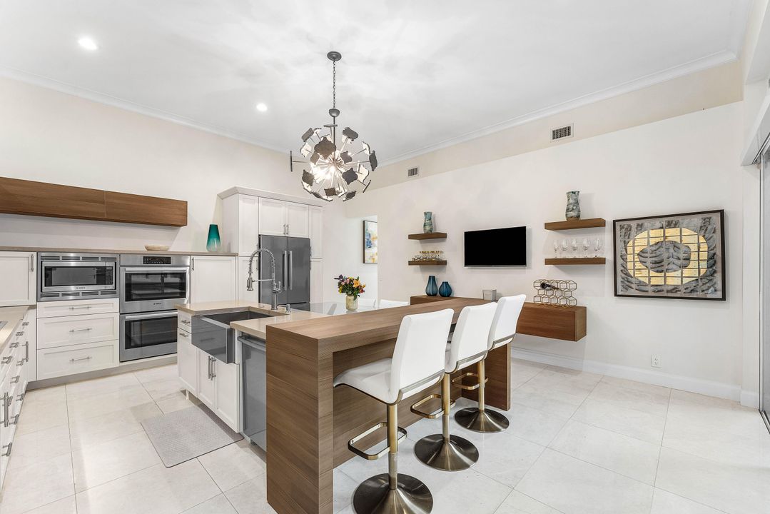 Activo con contrato: $14,000 (3 camas, 2 baños, 2079 Pies cuadrados)