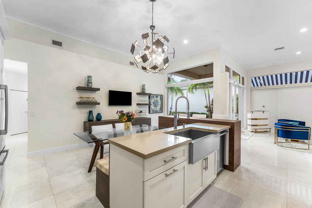 Activo con contrato: $14,000 (3 camas, 2 baños, 2079 Pies cuadrados)