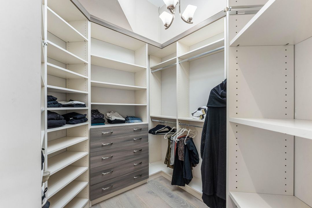 Activo con contrato: $14,000 (3 camas, 2 baños, 2079 Pies cuadrados)