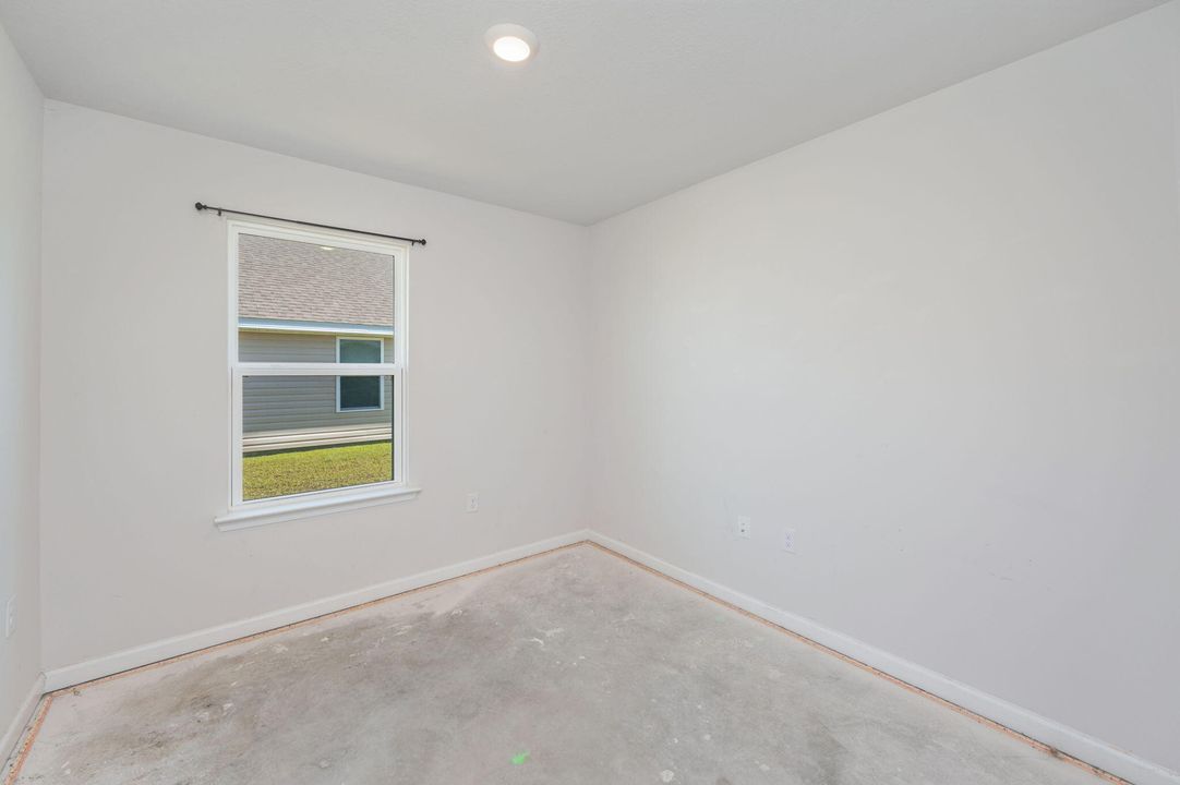 For Sale: $275,000 (4 beds, 2 baths, 1500 Square Feet)