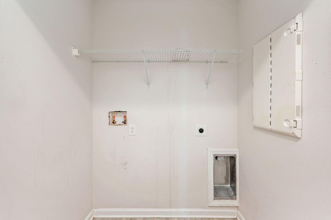 For Sale: $275,000 (4 beds, 2 baths, 1500 Square Feet)