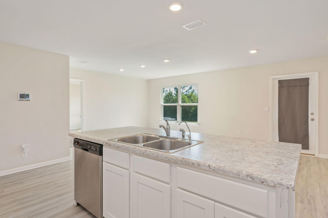 For Sale: $275,000 (4 beds, 2 baths, 1500 Square Feet)