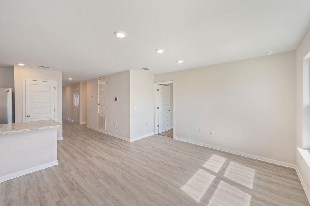 For Sale: $275,000 (4 beds, 2 baths, 1500 Square Feet)