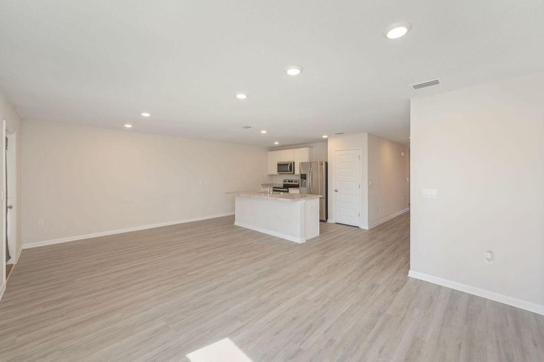 For Sale: $275,000 (4 beds, 2 baths, 1500 Square Feet)