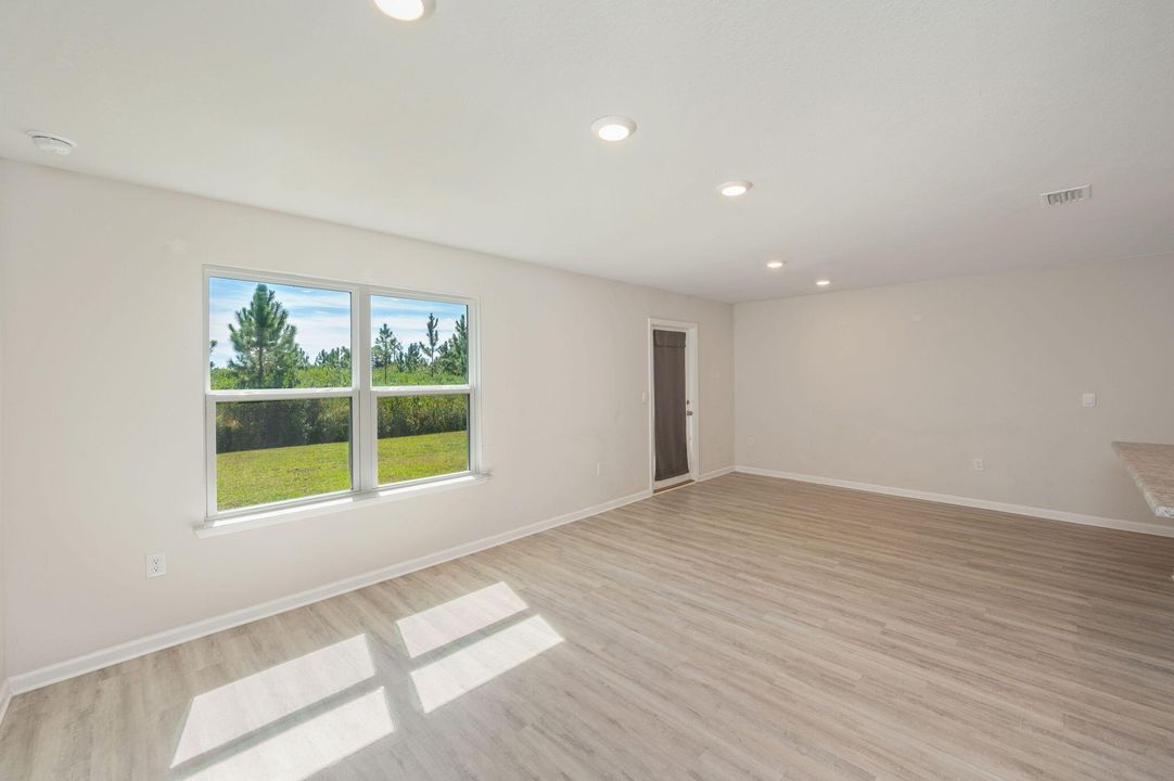 For Sale: $275,000 (4 beds, 2 baths, 1500 Square Feet)